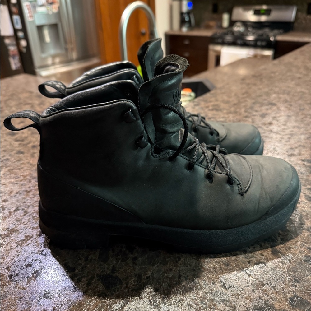 Women’s Danner Pub Garden Hiking Boots 8.5